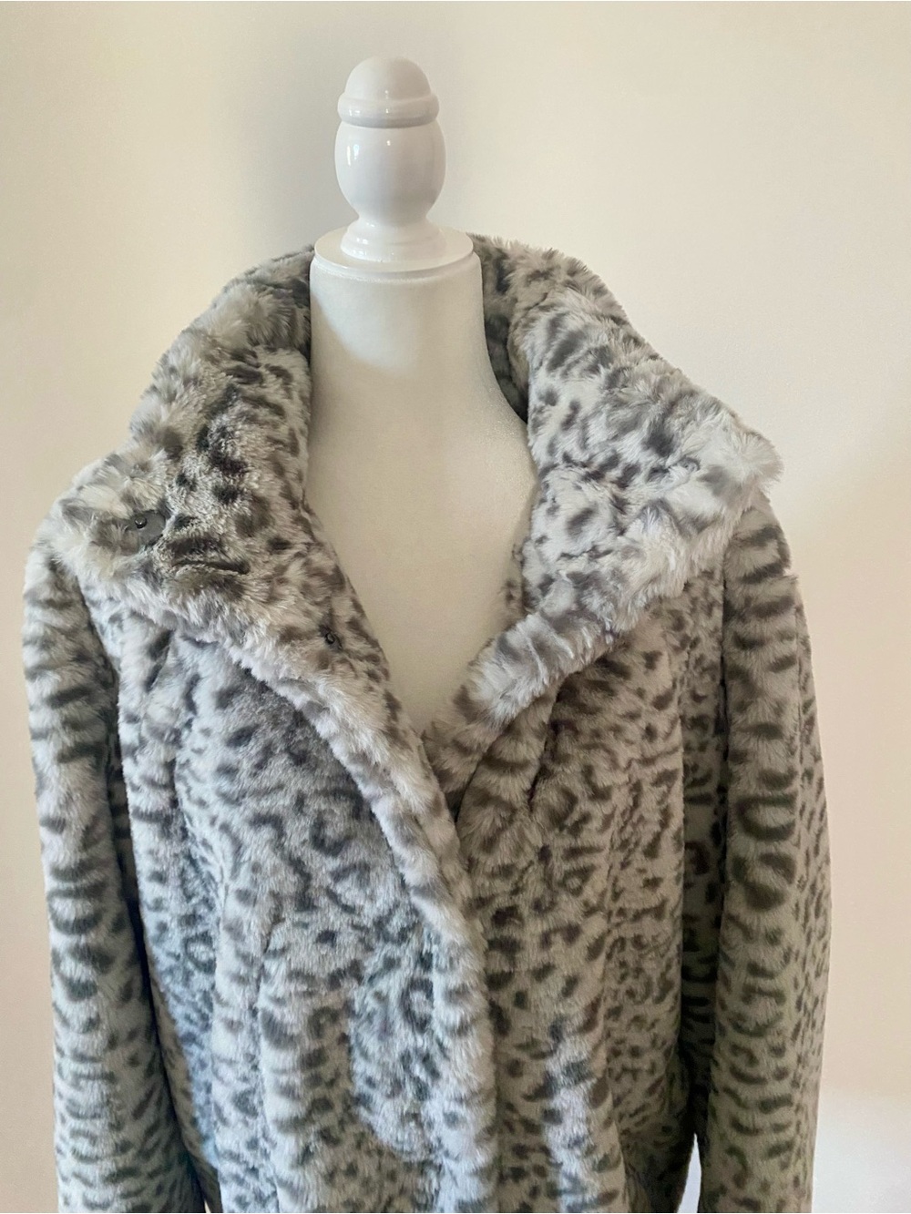 Kenneth Cole NWT Snow Leopard Faux Fur Coat Gray XL - Picture 12 of 16